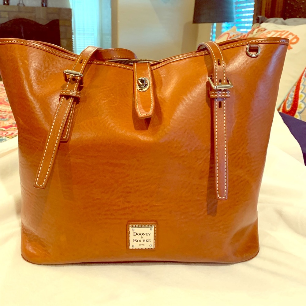 Dooney & Bourke - Picture 1 of 6